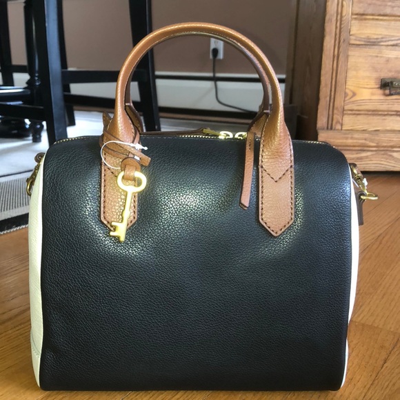 Fossil Handbags - Beautiful NWT Fossil Fiona satchel. 🎀
